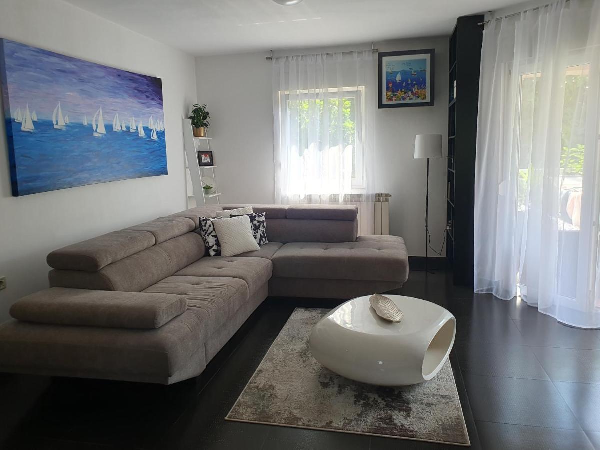By The Sea Martina Apartment Rijeka Luaran gambar